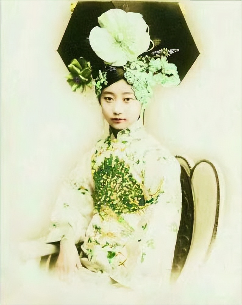 How miserable is the last queen Wanrong?After marriage, she fled ...