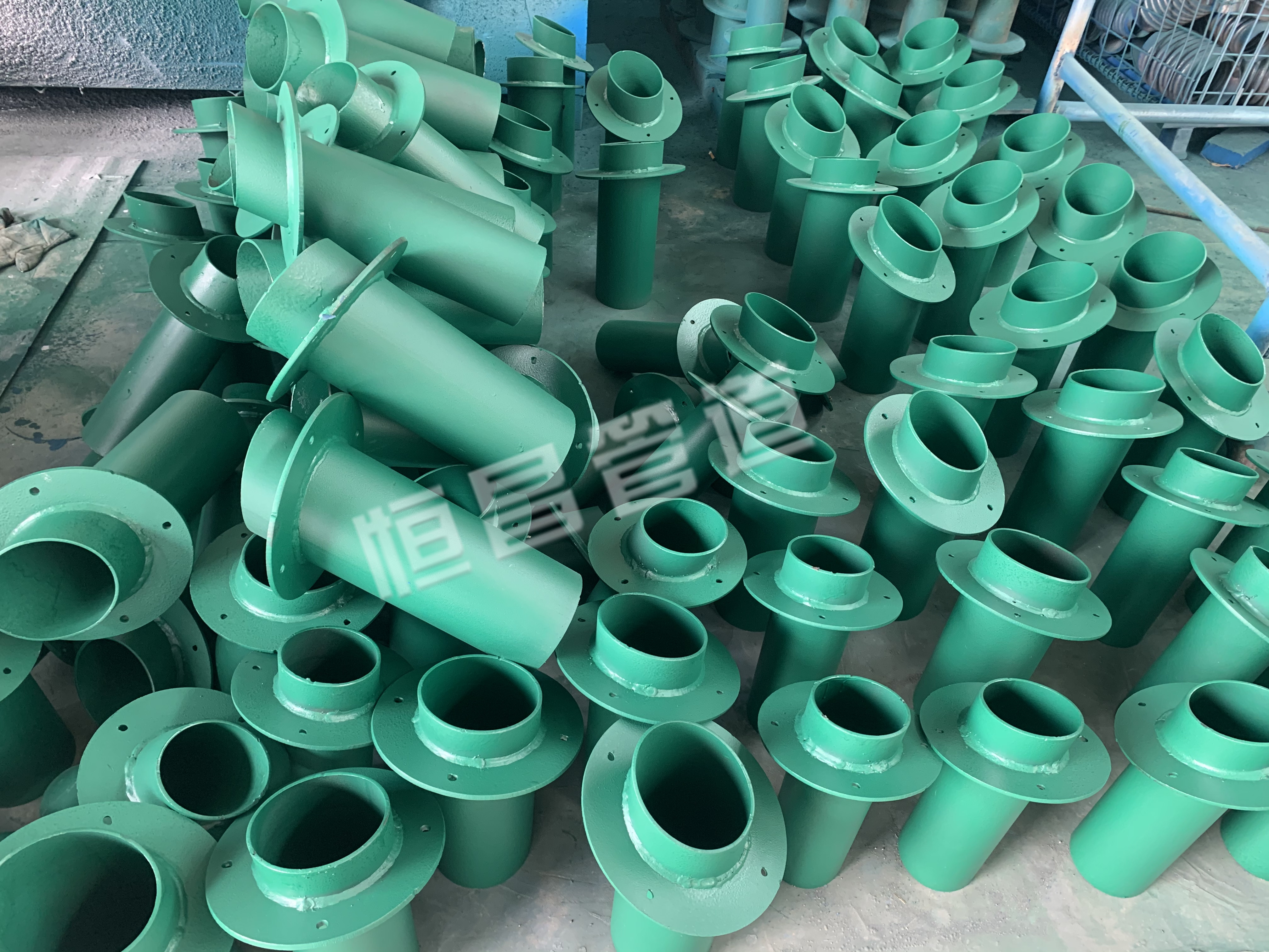 What are the designs of S312 rigid waterproof casing? - iNEWS