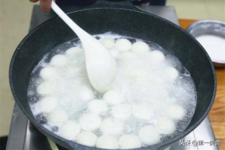 Do you cook glutinous rice balls under cold water or hot water? Many ...