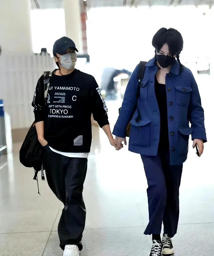 Ly Yan The photo of Faye Wong and Li Yan's French reunion was exposed. Li Yan ...