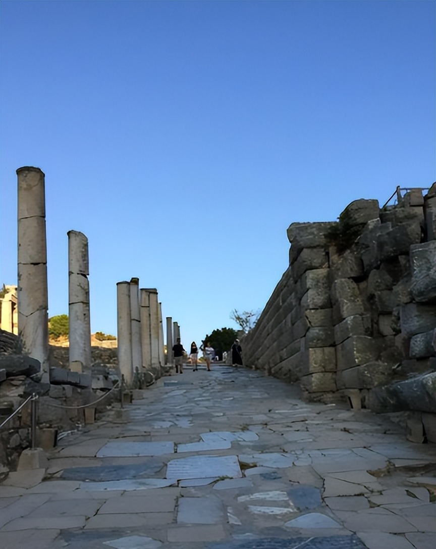 Roman Pathways How were the roads built in ancient Rome and what impact did they have ...