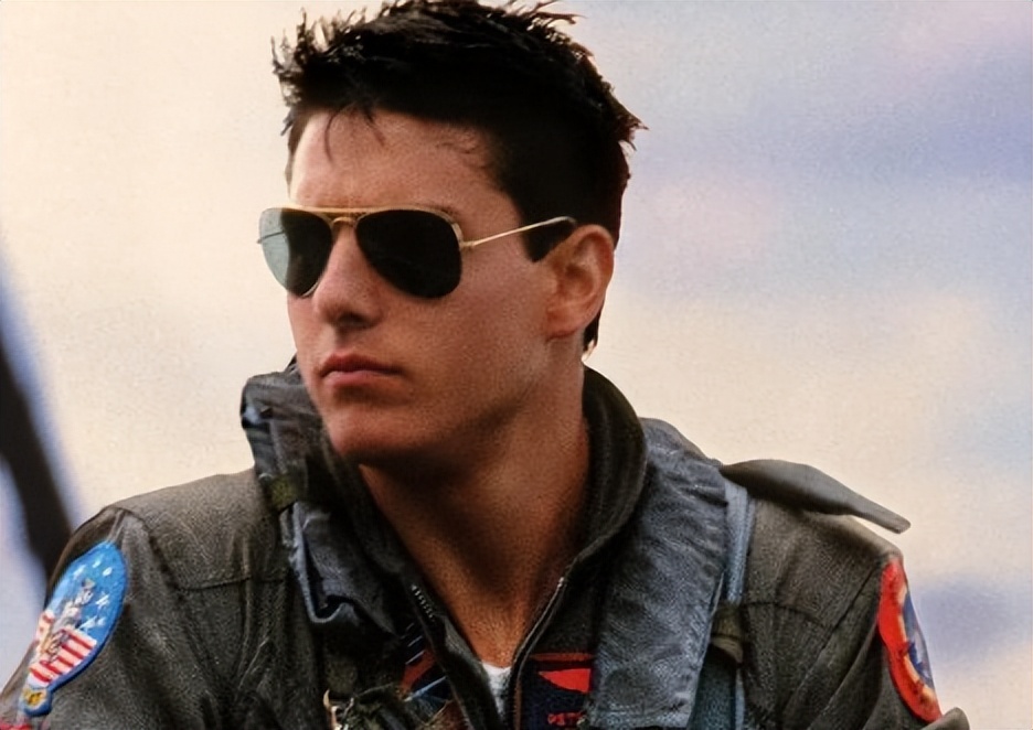 The movie "Top Gun" vividly reveals the complexity of human nature in a