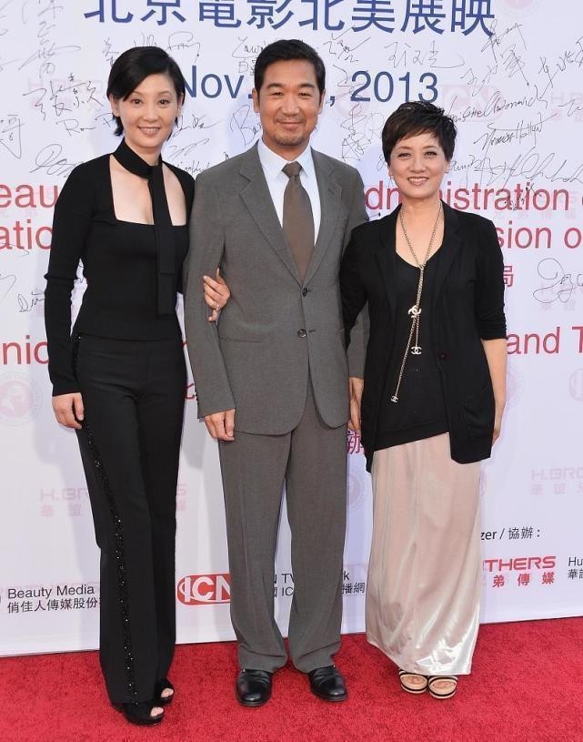 64-year-old Deng Jie is really old, with short hair and prominent ...