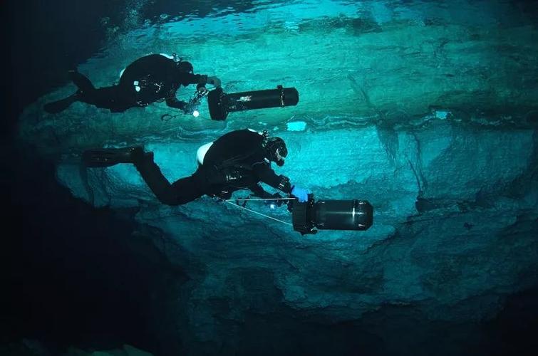 Nearly fatal lung infection after multiperson cave expedition, how