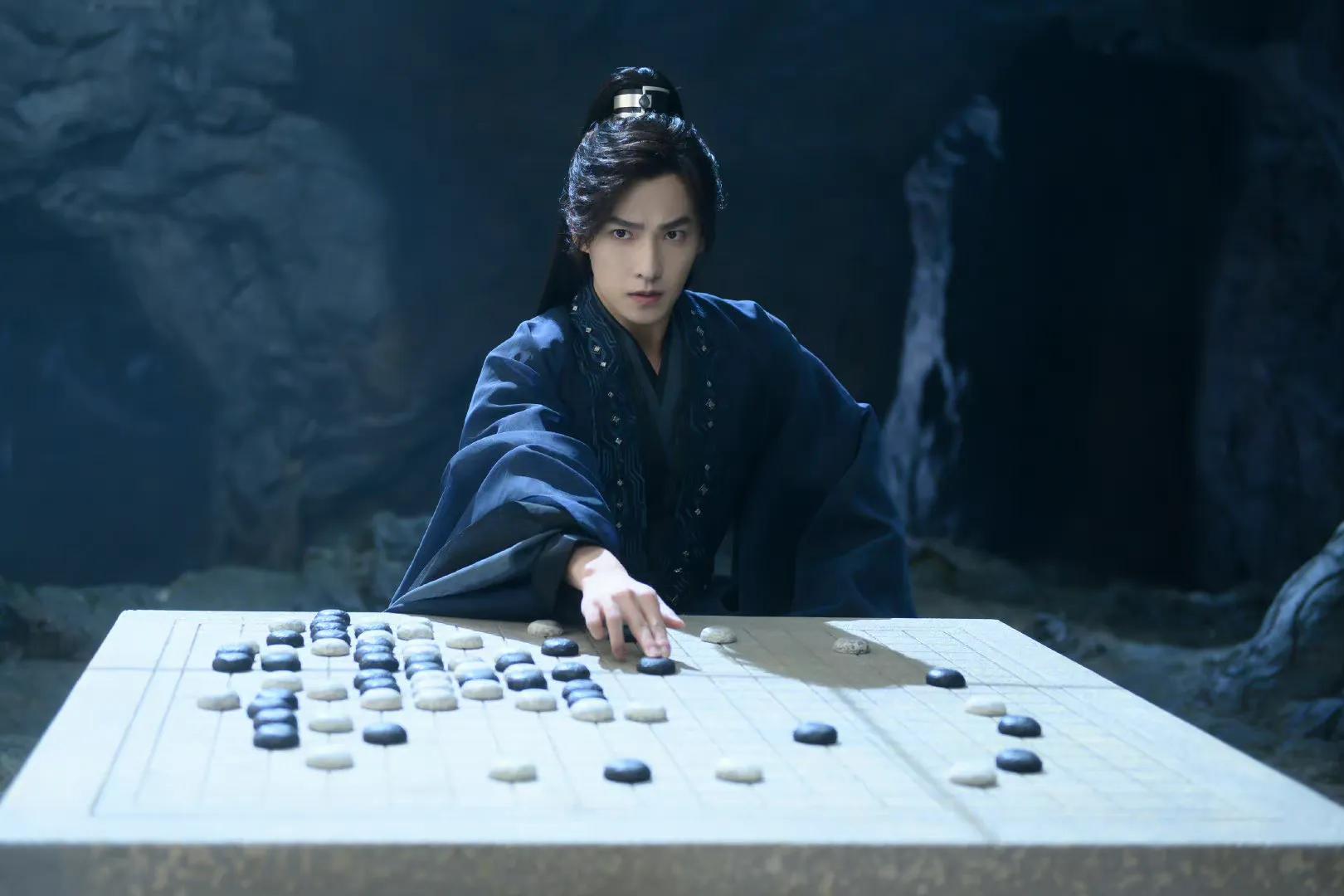 Let's try the world: Feng Lan loses his vest and fights wits and ...