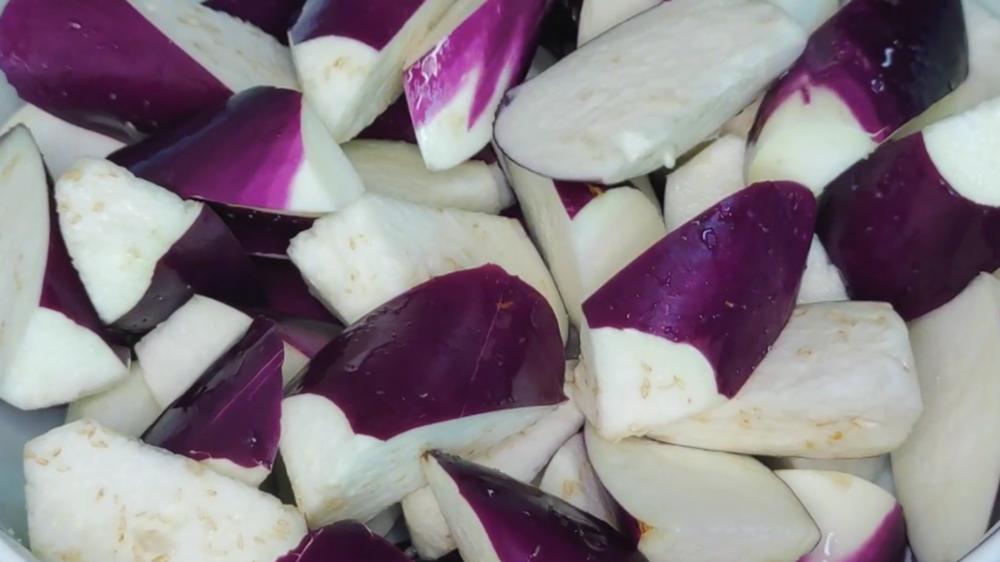 The eggplant is so delicious. It is delicious and not greasy. The