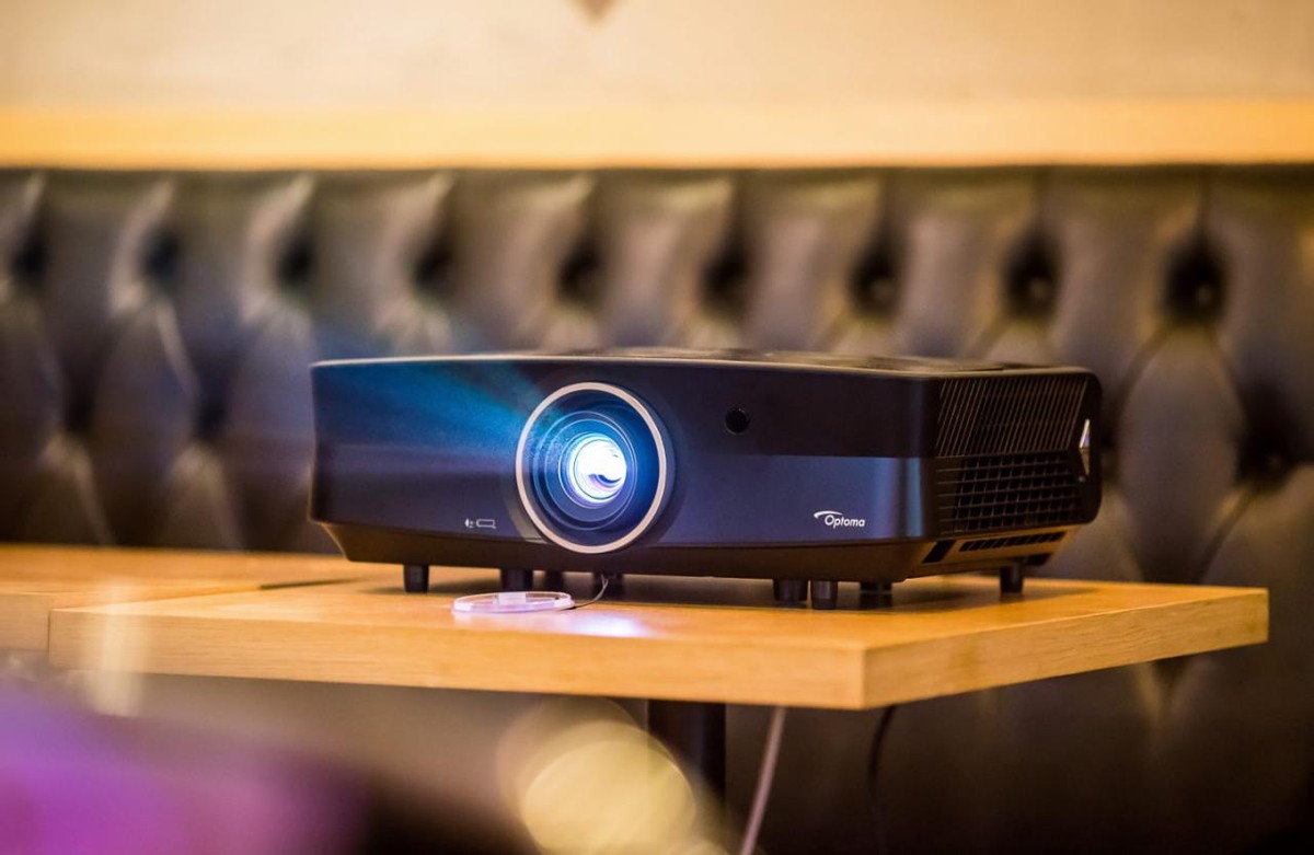 The living room is no longer dominated by TV, "projector instead of TV", what do you think? iNEWS