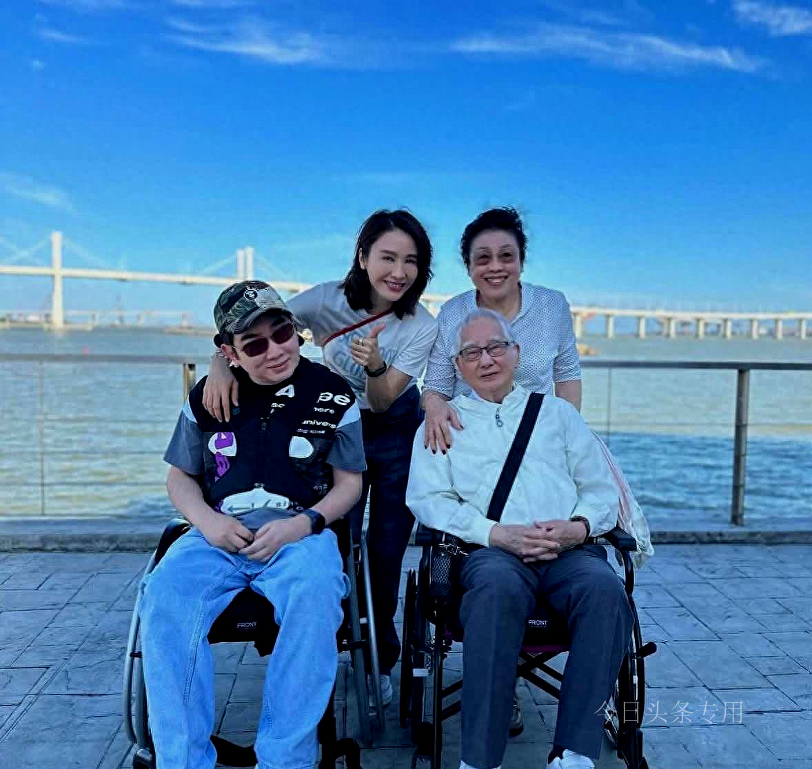 52 year old Gigi Lai Posted A Family Photo Her Three Daughters Stood 52-year-old-gigi-lai-posted-a-family-photo-her-three-daughters-stood