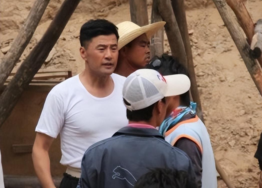 演員于榮光：錢他掙，飯他做，為何到了63歲，妻子堅持要和他離婚 - 資訊咖