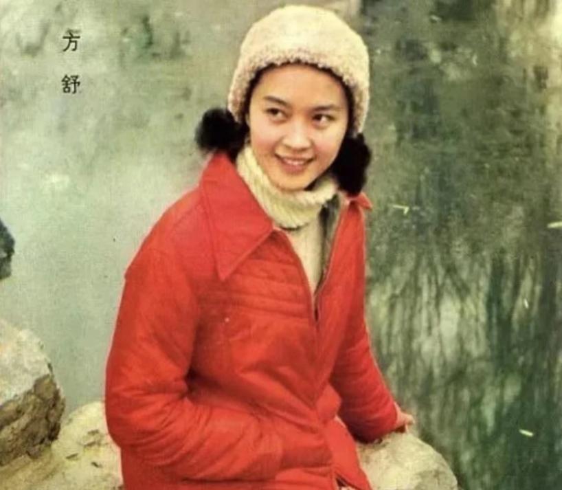 Fang Shu is really elegant all his life: plain clothes are elegant ...