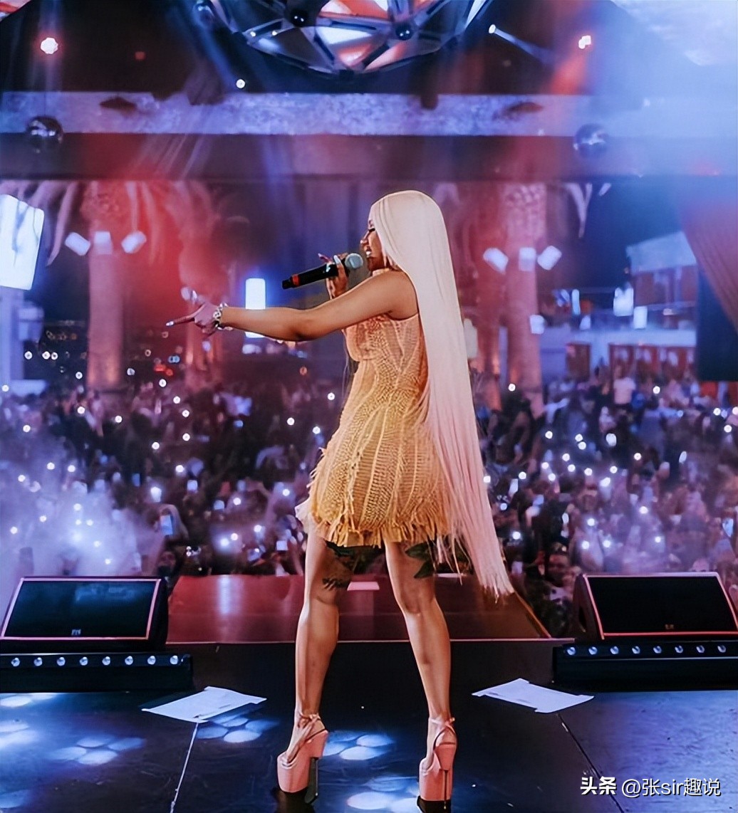 There is no limit to money! American actress Cardi B performed without  underwear and twisted her hips to show off tampons - iMedia