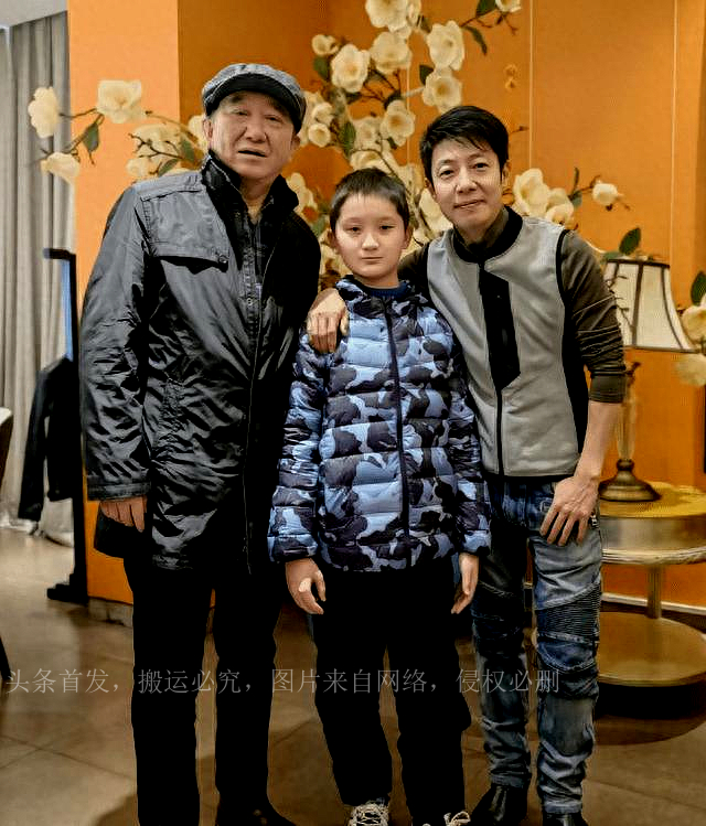 Sa Beining's family photo reveals the twins' frontal faces, which look ...