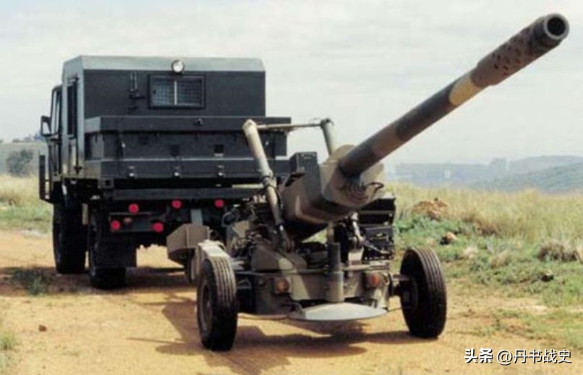 South African G7 light howitzer, known as the 105mm howitzer with the ...