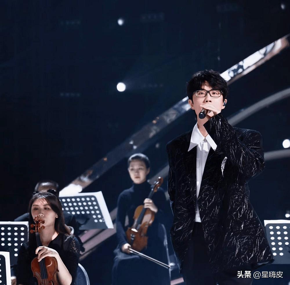 Xu Song's CCTV double stage interprets the Youth Power Music Festival's ...