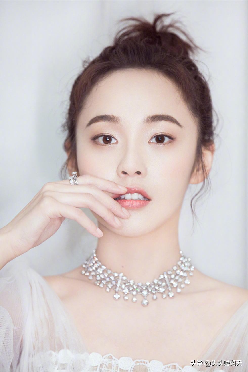 Zhang Jianing S Photo Is Clean And Refreshing Showing Her Youthful   88860307607844079050d2c8d1380acb 