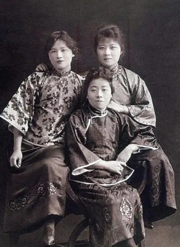 On his deathbed, Zhang Xueliang revealed that it was not Soong Meiling ...
