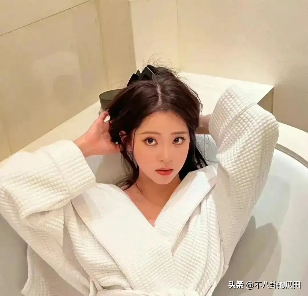 the-entertainment-circle-exposed-big-melons-again-well-known-male-star