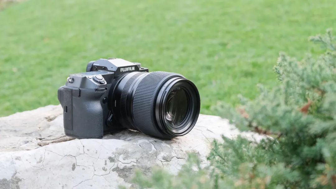 A must-have portrait lens for GFX users? Fuji GF 80mm F1.7 Review - iNEWS