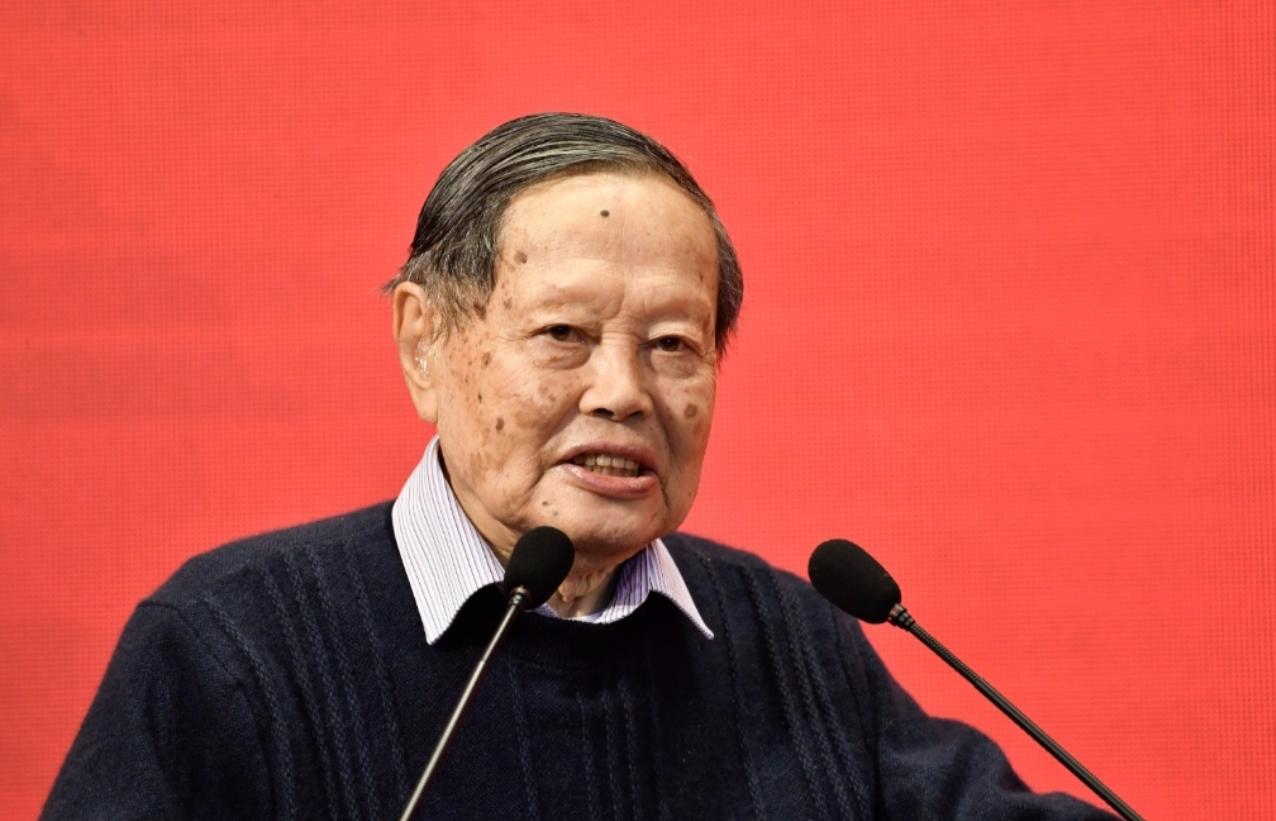 Physicist Yang Zhenning is 100 years old, and his love with his 54-year