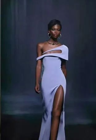 Gu Ailing wears a dress to press her breasts, and Guli Nazha's "thong