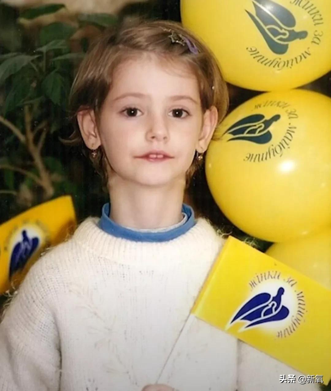 Wearing a collar for a lifetime to pull out the world's first swan neck, it's a terrifying aesthetic