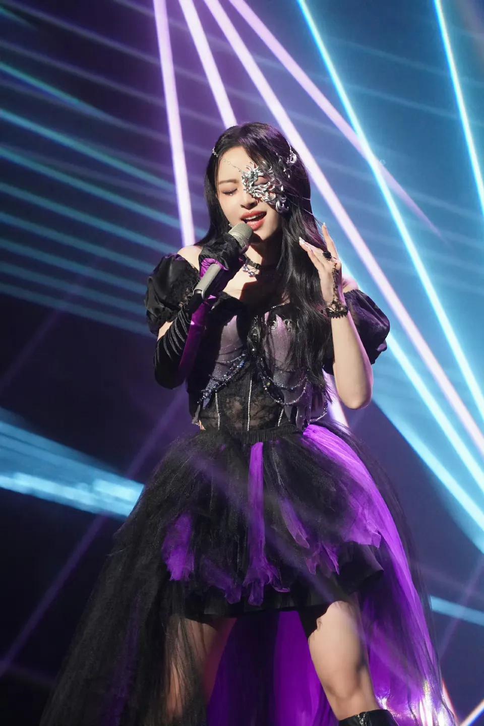 "Sisters Who Make Waves 2023" resurrection stage show, Wang Xiaomin is ...