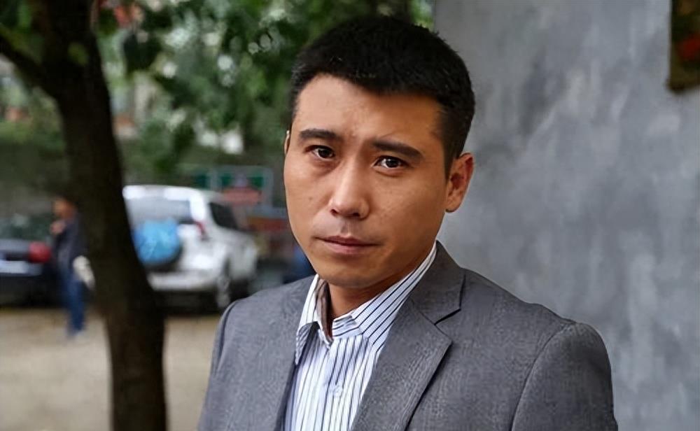 Forbidden kiss: Li Naiwen's ultimate infatuated entanglement - iMedia