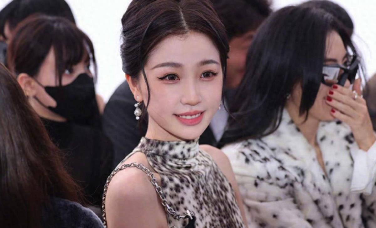 Paris Fashion Week: Yang Mi failed to show off her beauty, Naran looked ...