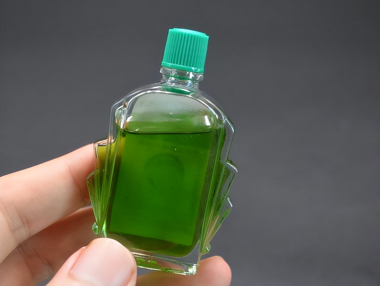 Women apply Fengyoujing on their navel every night before going to bed, what will happen if they