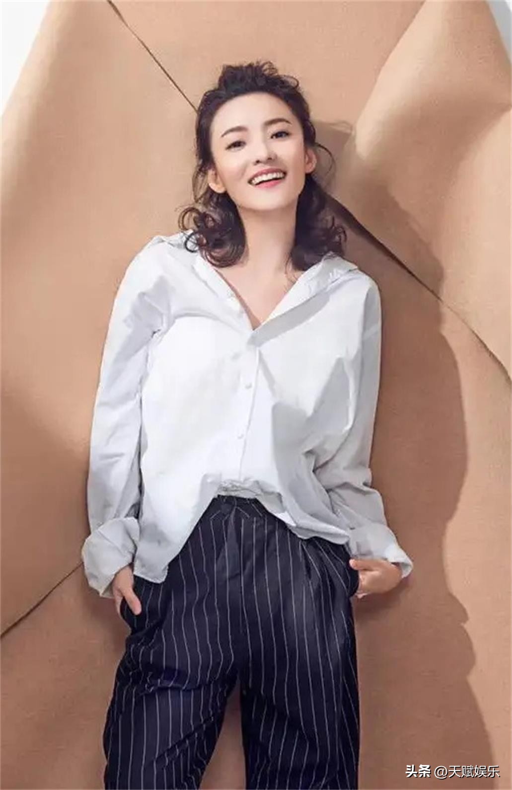 Look at the photo of film and television actress Lin Yuan in the 38 ...