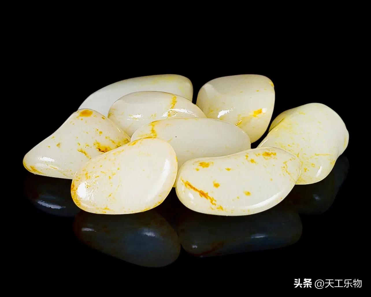 Are raw stones more expensive than carved pieces? Hetian Jade