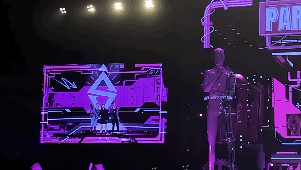 Linghua spoke with low EQ at the concert, did not give Zeng Yi face ...