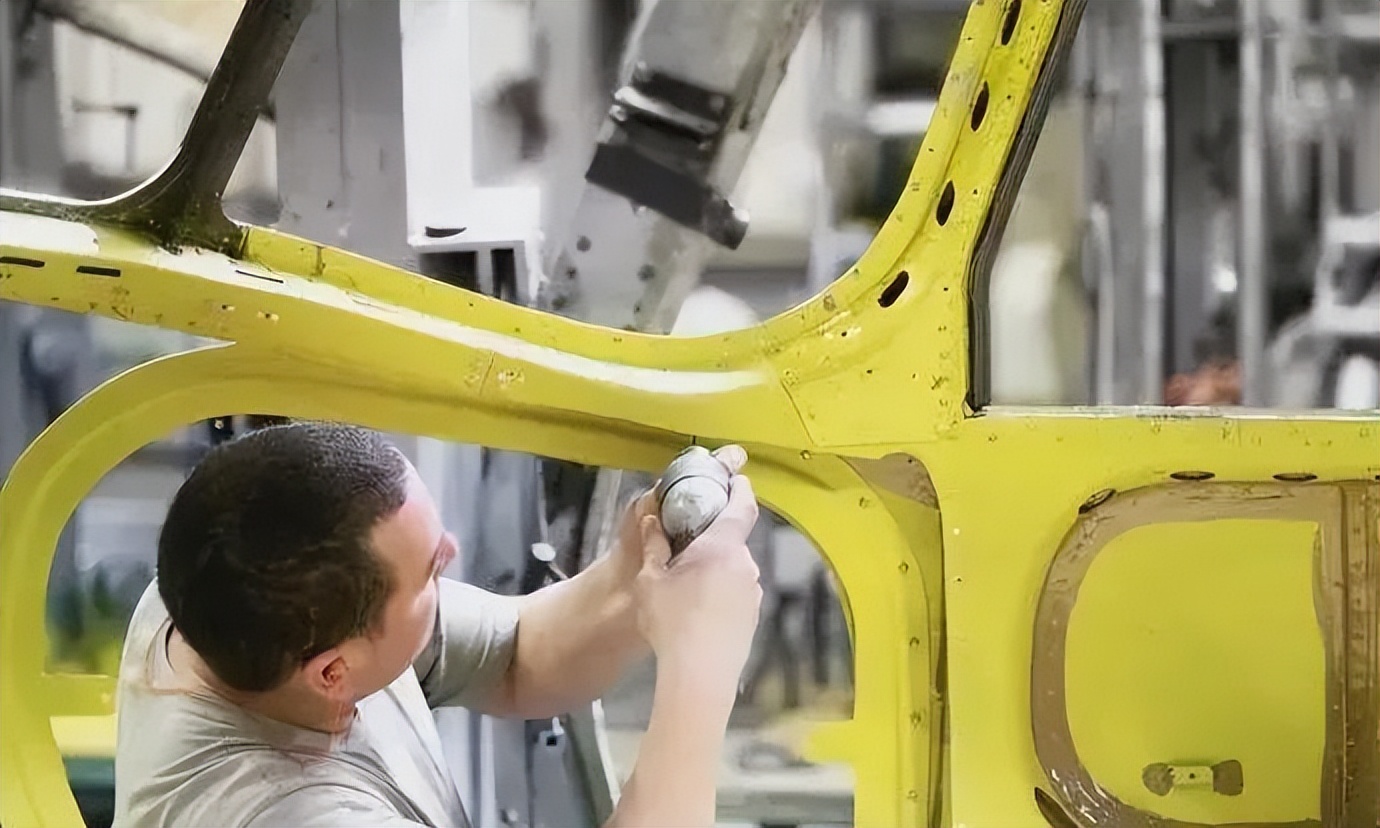 Why would an airplane use millions of rivets rather than welding? - iNEWS