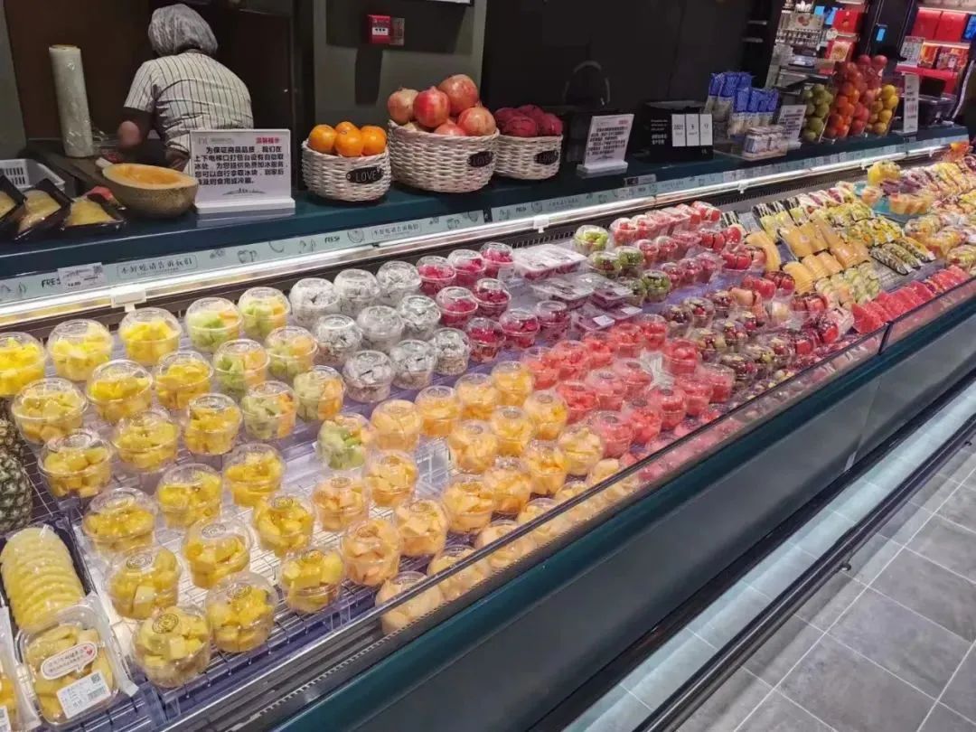 Supermarket fresh cut fruit display appreciation - iNEWS