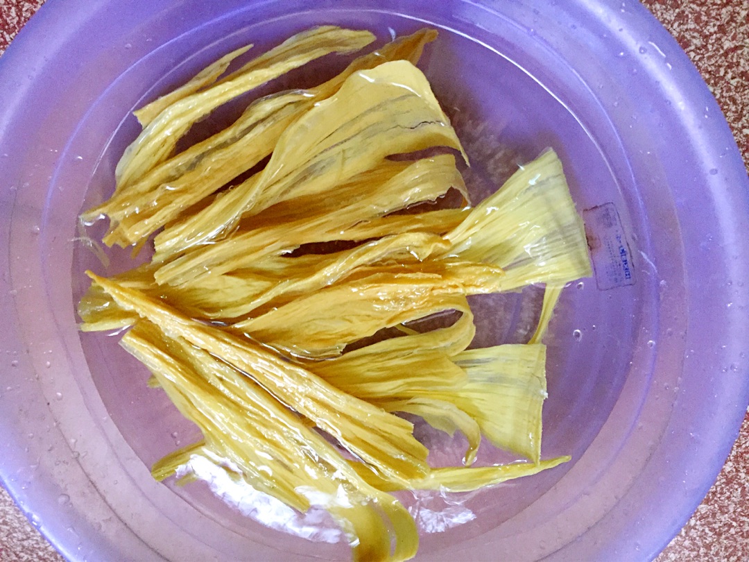 Don't stirfry yuba, it's more delicious when stirfried. The