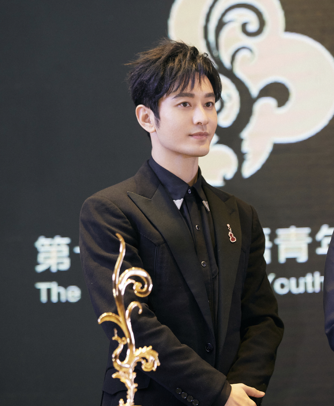 Huang Xiaoming was too dedicated in filming, he took the initiative to ...