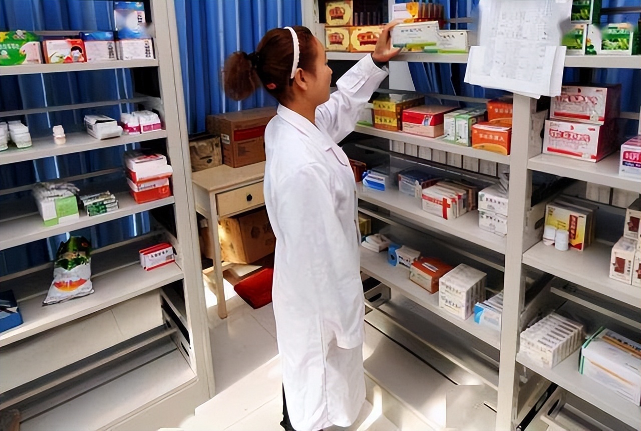 Why are there pharmacies all over the city?How do they make money? iNEWS