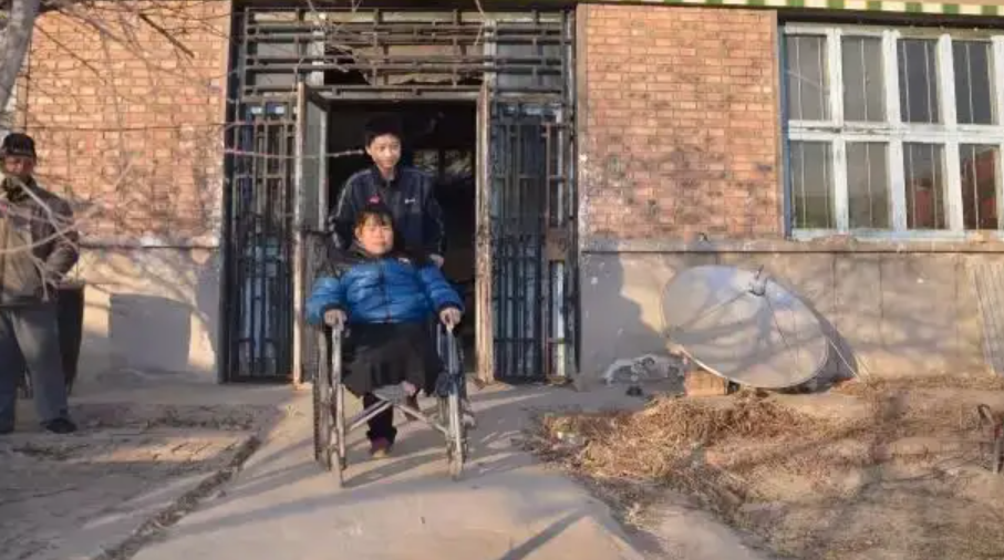 Pang Zhongwang, the noble son of the poor family, was admitted to