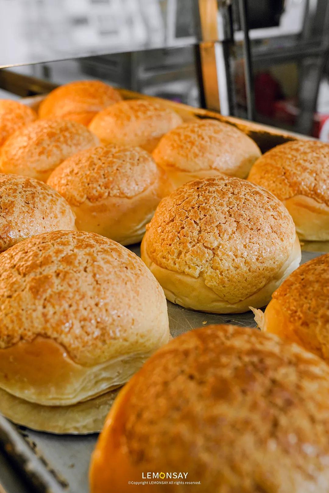 The pineapple buns here are the most expensive at 3.5 yuan iNEWS