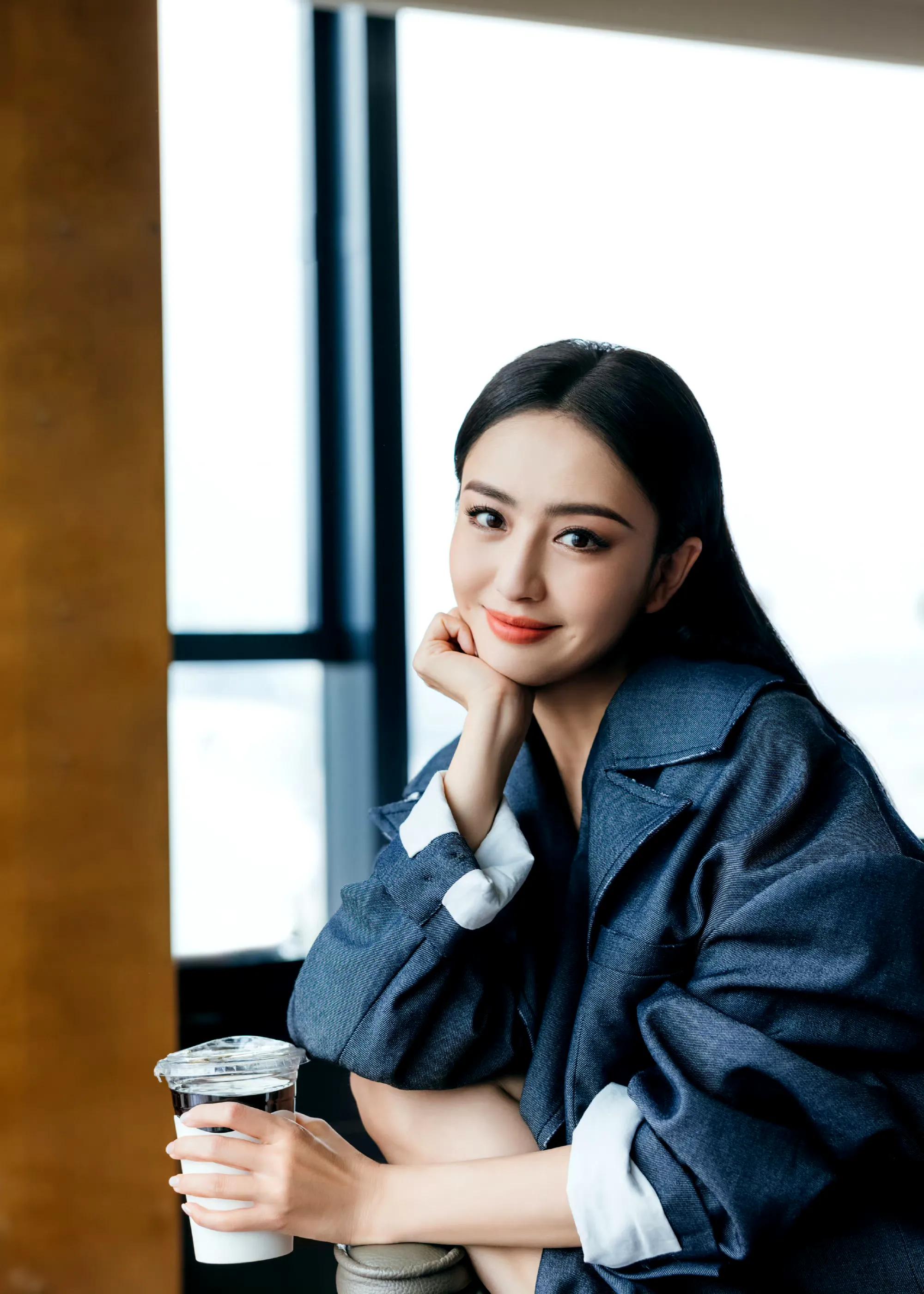 Tong Liya's beautiful picture iNEWS