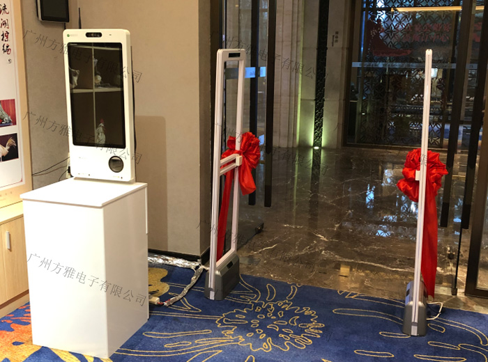 What are the advantages and disadvantages of unmanned convenience