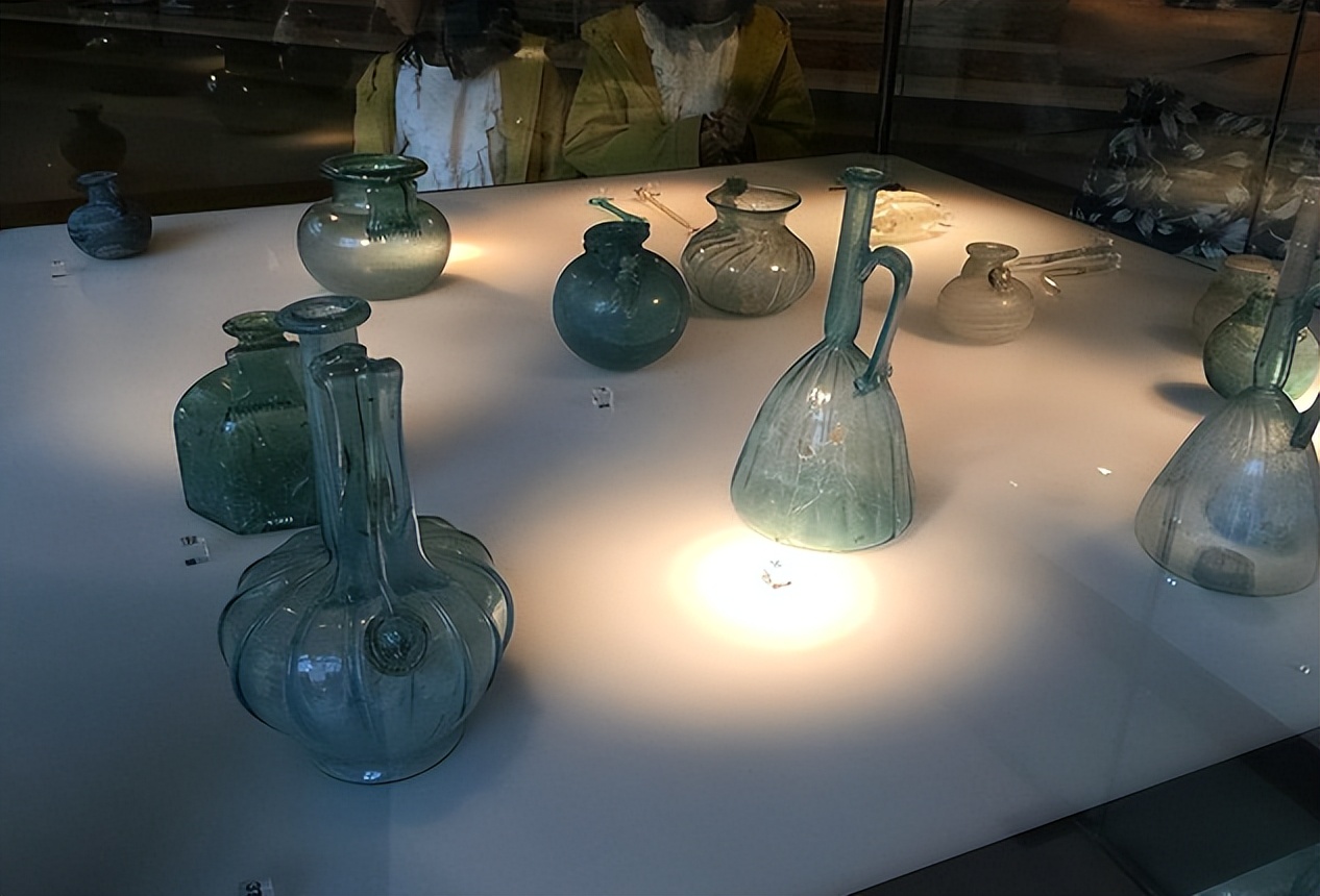 Analysis of glass craftsmen and glass making in ancient Rome - iNEWS