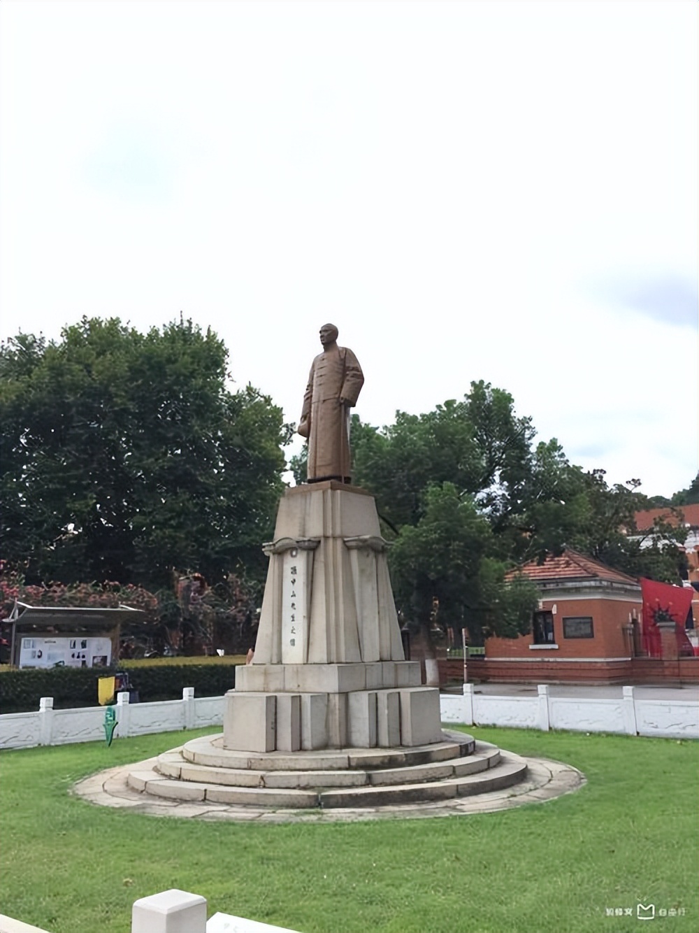 Real shot of Marshal Peng Dehuai Bronze Statue Square, a world ...