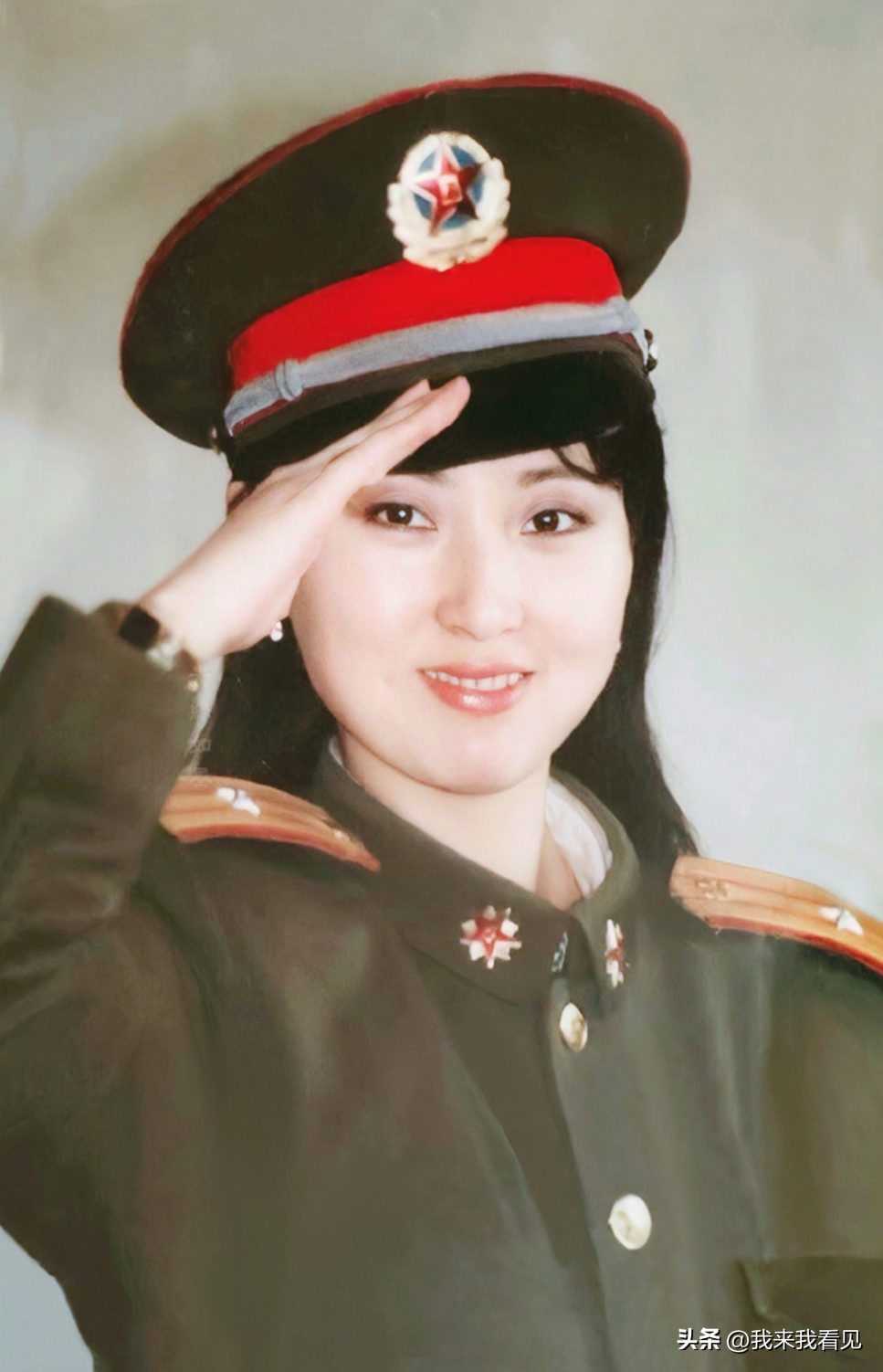 Chen Xiaoxu in military uniform is the sunshine Chen Xiaoxu - iNEWS