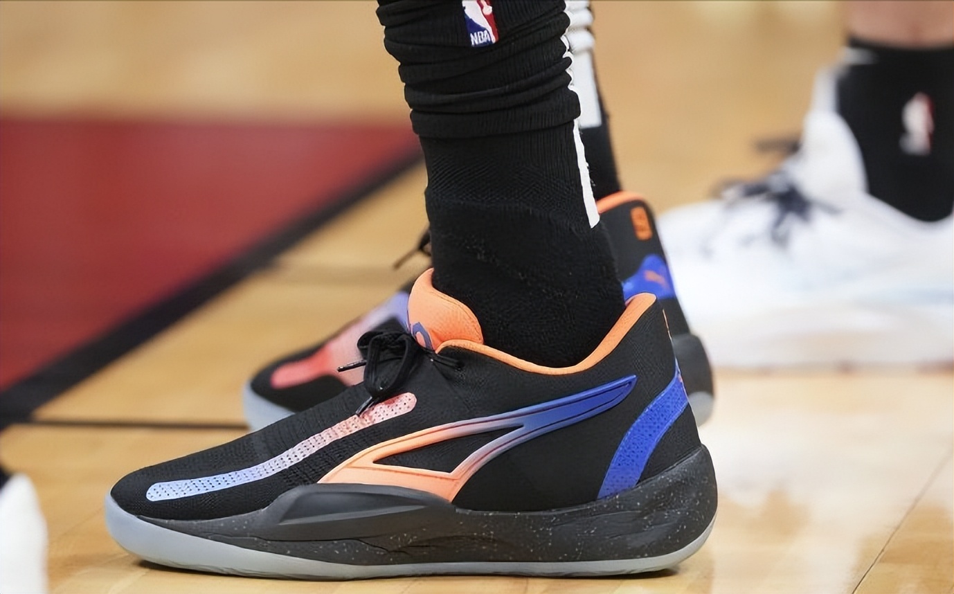 Star foot Curry wears Slip Speed, Anta Frenzy 4Pro is a bit handsome