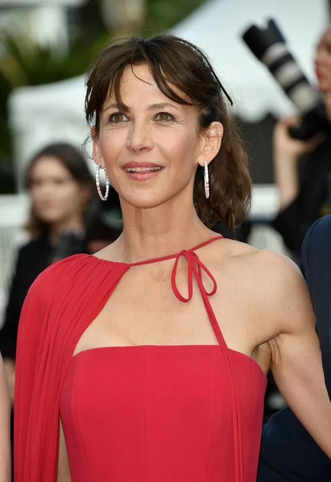 Sophie Marceau Looks Gorgeous In Red Jumpsuits At 55 Years Old She Is