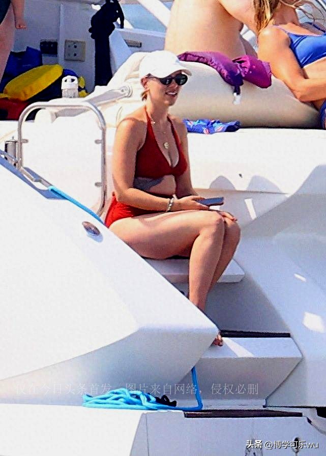 The 37-year-old "widow sister" Scarlett showed up after a long time to