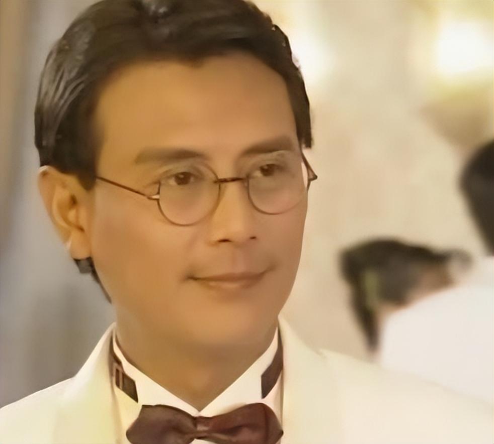He is the queen male lead in Qiong Yao drama, he is gentle and refined ...