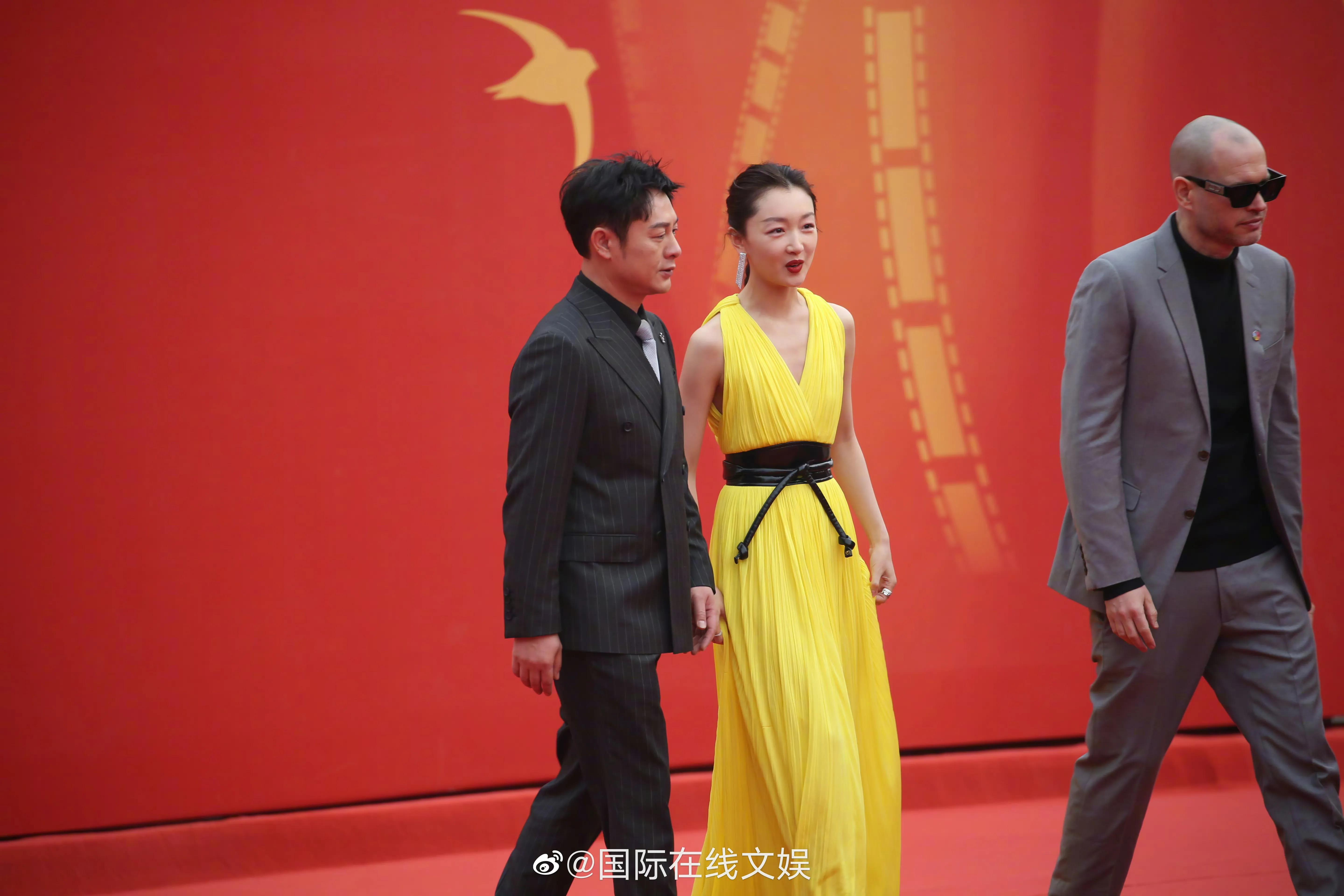 Zhang Songwen walks on the red carpet, these actions are too popular ...