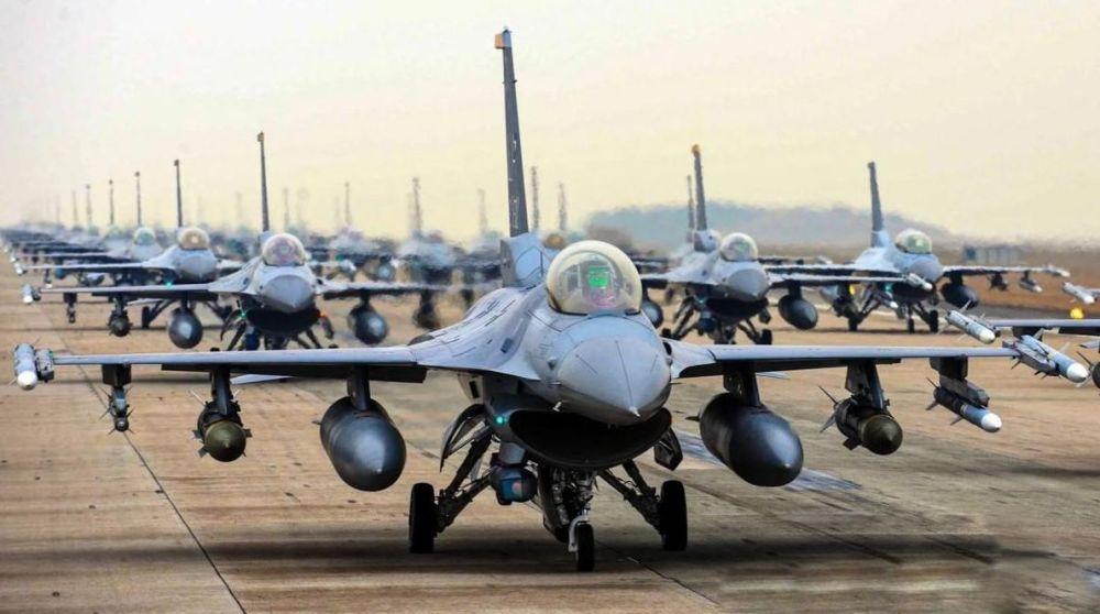 Su-35 vs F-16 - iMedia